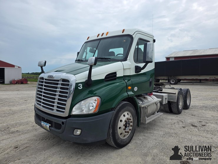 2013-freightliner-cascadia-113-image-1