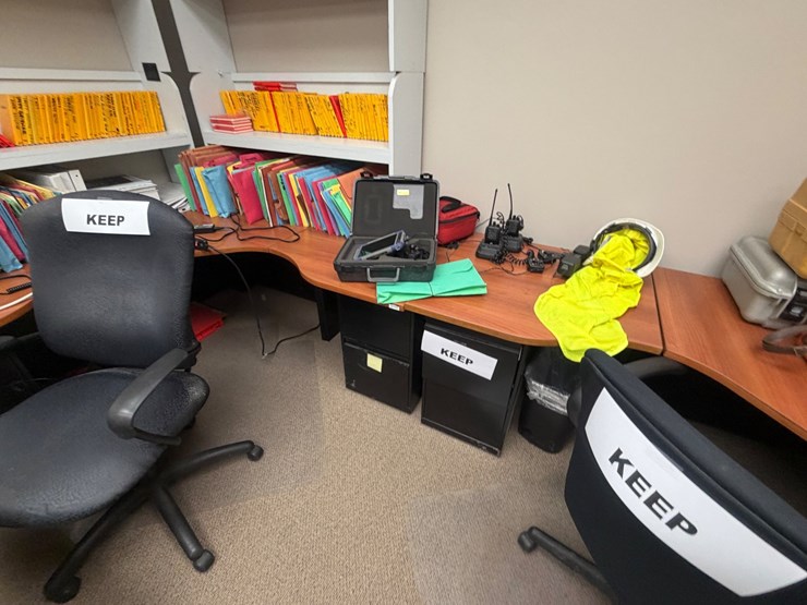#3541-•-lot-of-office-furniture-|-located-in-st.-rose,-la-image-7