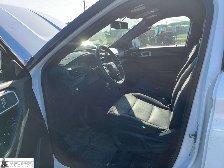 2022-ford-explorer-image-10