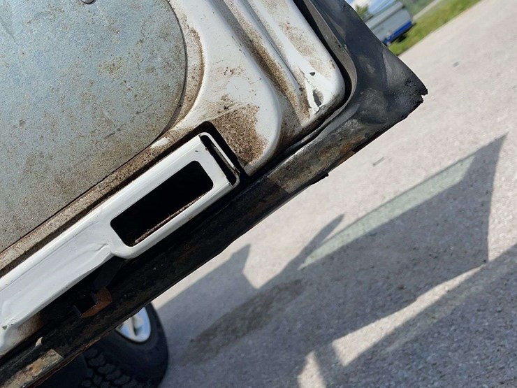 2010-ford-cargo-image-30