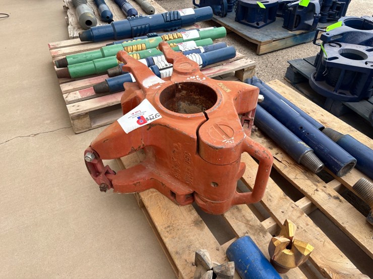 pmg-5-1/2”-350-ton-elevator-image-1