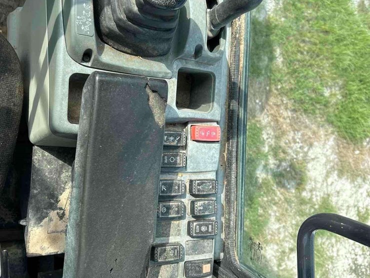 2021-hitachi-zw180-6-image-37