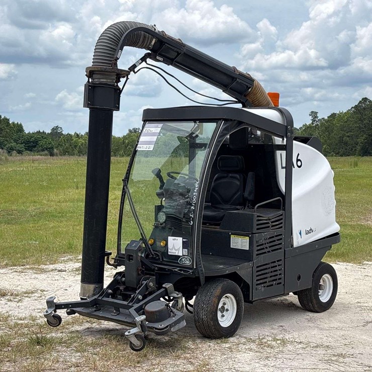 2014 MadVac LR50 Ride-On Litter Vacuum