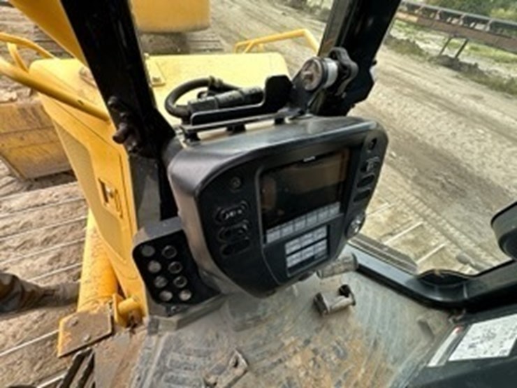 2022-komatsu-d71pxi-24-image-15
