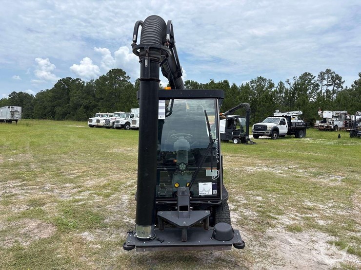 2019-madvac-lr50-ride-on-litter-vacuum-image-51