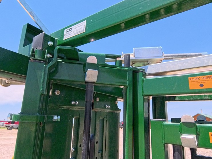 #1073-•-2019-arrow-quip-8600-cattle-chute-image-19