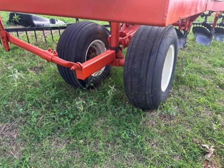 blanchat-9-bottom-plow-image-11