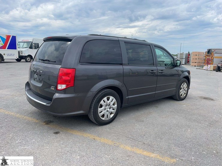 2016-dodge-grand-caravan-sxt-image-5