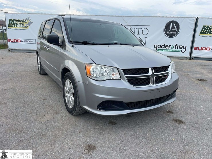 2016-dodge-grand-caravan-sxt-image-3