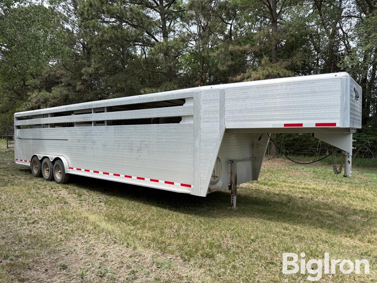 2020-hillsboro-32'-tri/a-aluminum-livestock-trailer-image-3