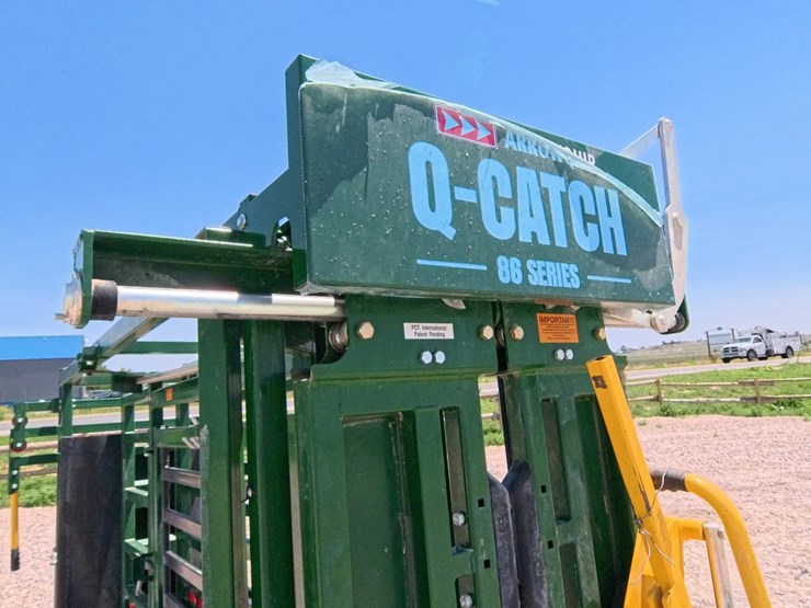#1073-•-2019-arrow-quip-8600-cattle-chute-image-36