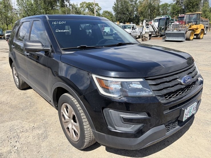 2016-ford-explorer-image-2