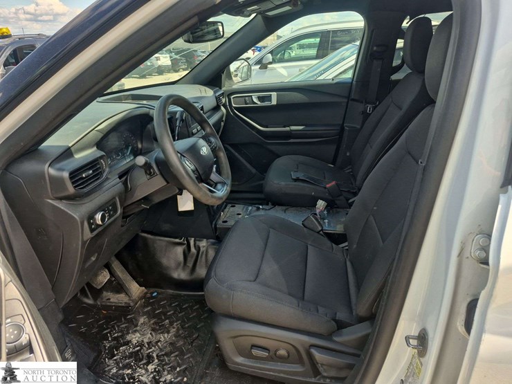 2020-ford-explorer-image-10