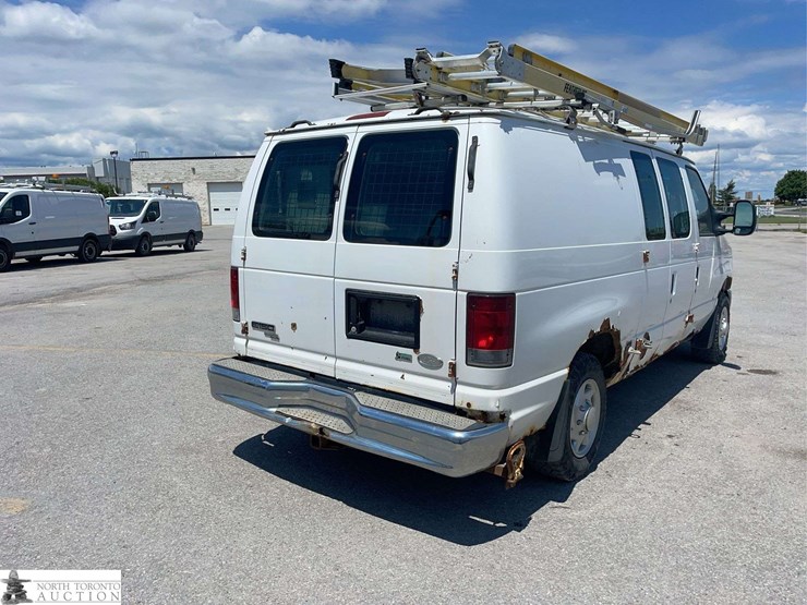 2012-ford-cargo-image-5