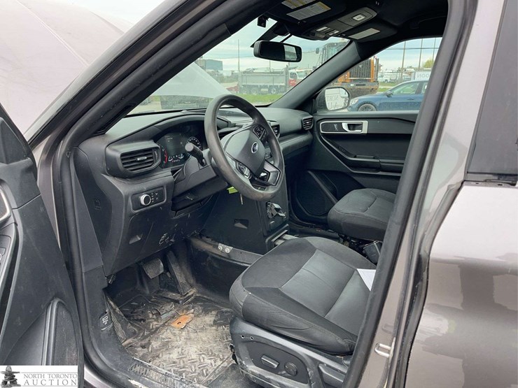 2020-ford-explorer-image-9