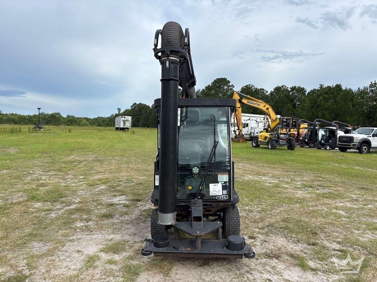 2017-madvac-lr50t-ride-on-litter-vacuum-image-55