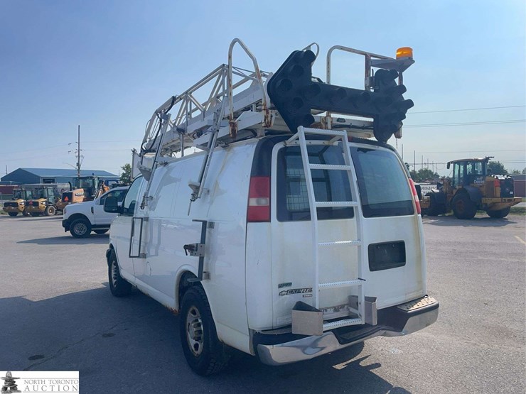 2011-chevrolet-express-s/a-bucket-van-image-7