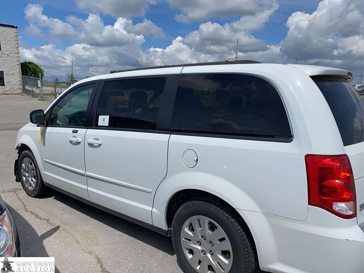 2017-dodge-grand-caravan-se-image-8