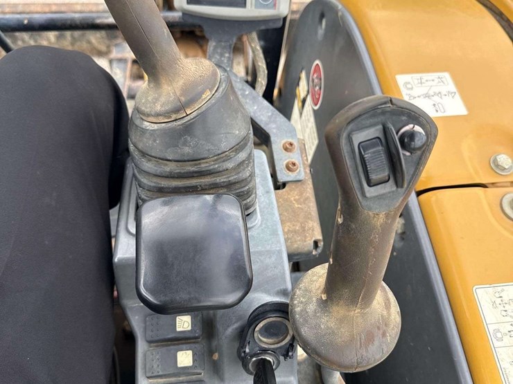 2013-caterpillar-303-image-15