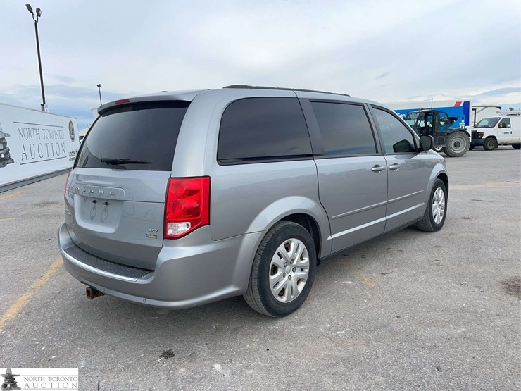 2016-dodge-grand-caravan-sxt-image-5