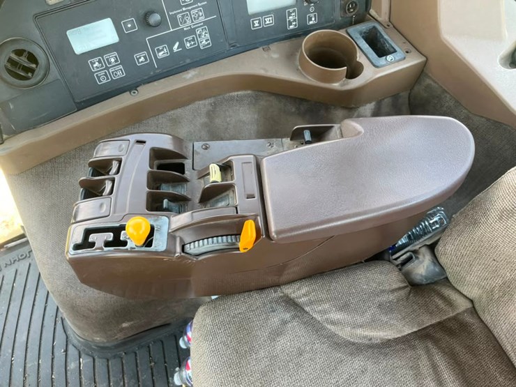 john-deere-8330-image-33