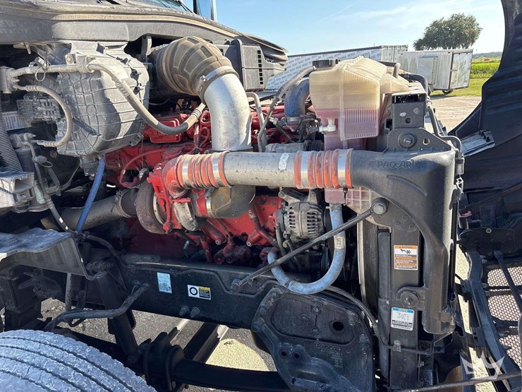 2018-peterbilt-579-image-19