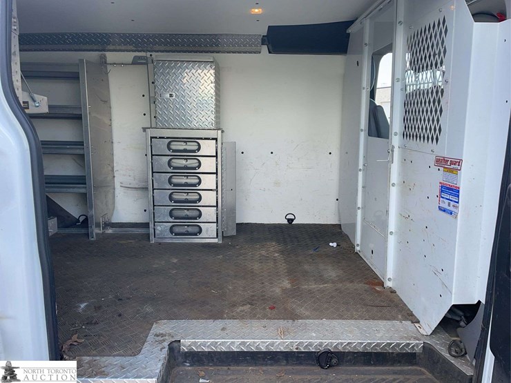 2015-ford-transit-image-18