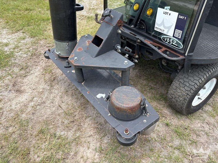 2017-madvac-lr50t-ride-on-litter-vacuum-image-10