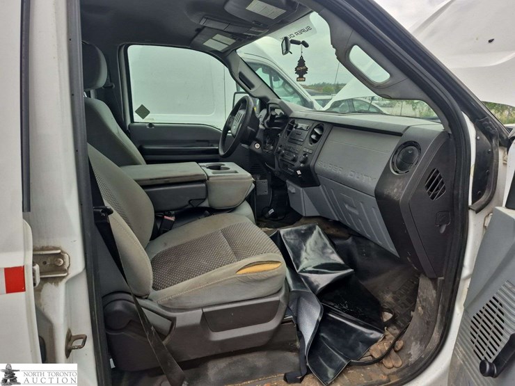 2011-ford-f350-image-29