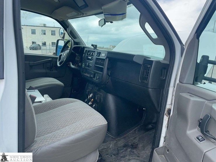 2017-chevrolet-express-s/a-cube-van-image-17