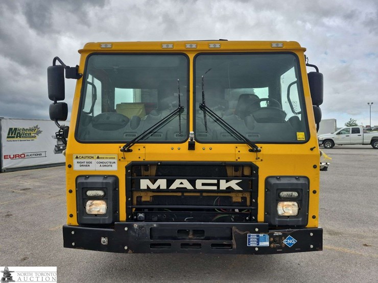 2018-mack-lr633-t/a-refuse-truck-image-2