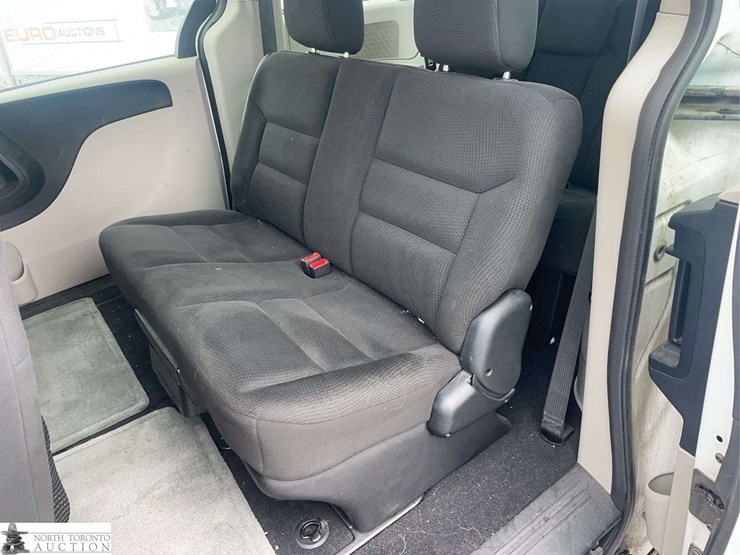2015-dodge-grand-caravan-sxt-image-15