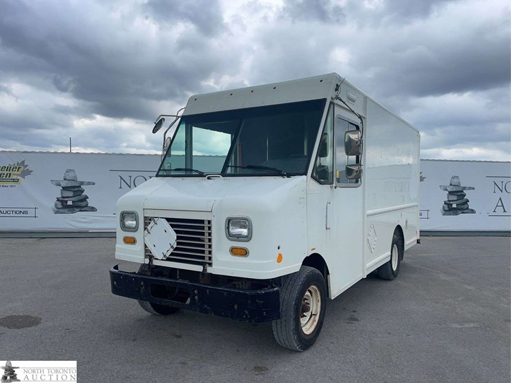 2011-ford-e-series-s/a-step-van-image-1