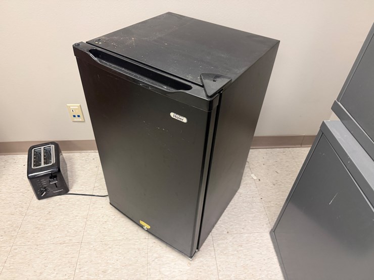 #3543-•-haier-mini-fridge-image-1