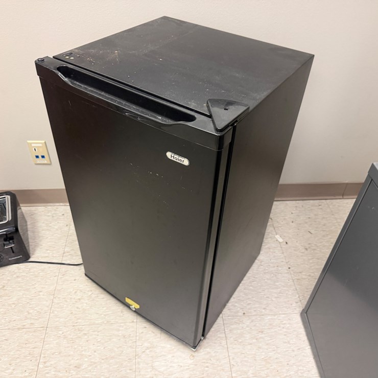 #3543 • HAIER MINI FRIDGE