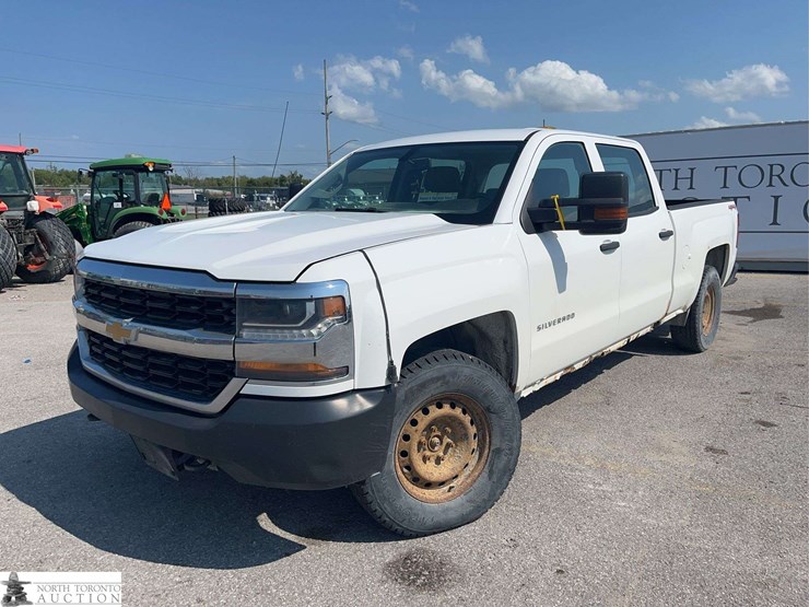 2017-chevrolet-silverado-1500-image-1