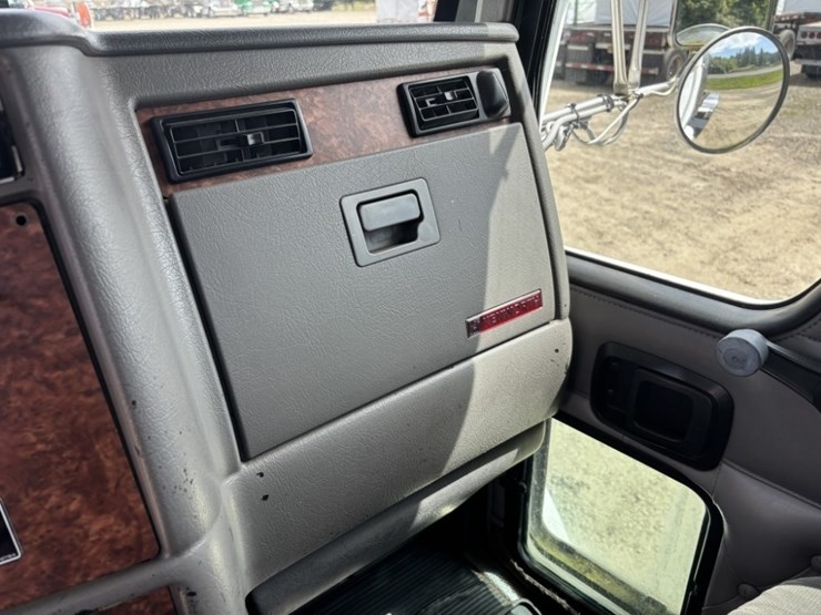 2004-kenworth-t800-image-34