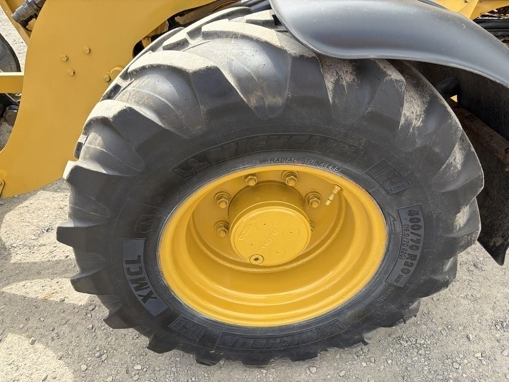 2016-caterpillar-908m-image-18