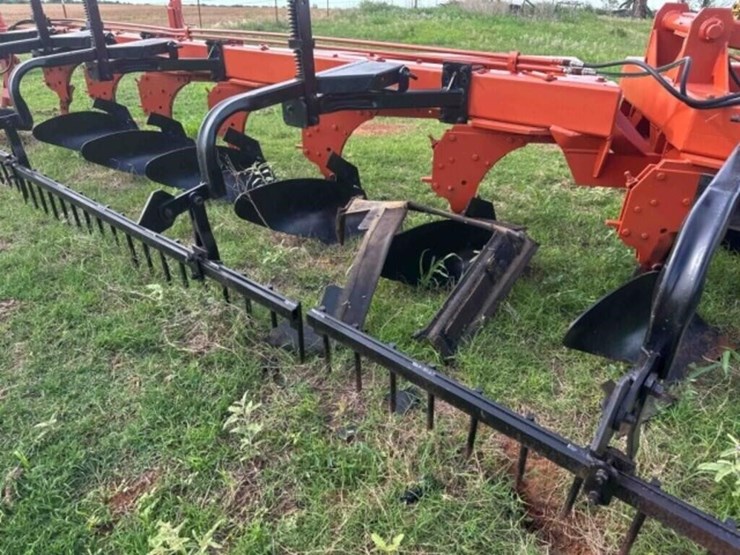 blanchat-9-bottom-plow-image-4