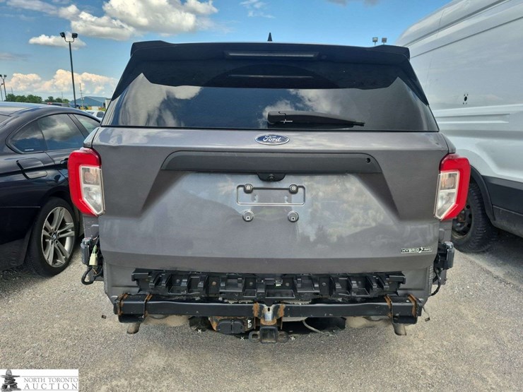 2021-ford-explorer-image-5