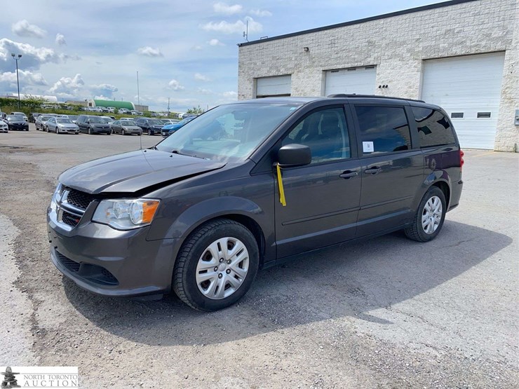 2017-dodge-grand-caravan-sxt-image-1
