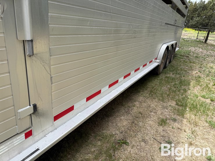 2020-hillsboro-32'-tri/a-aluminum-livestock-trailer-image-20