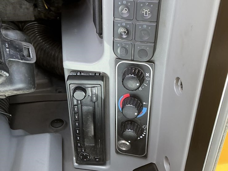 2023-jcb-48z-1-image-16