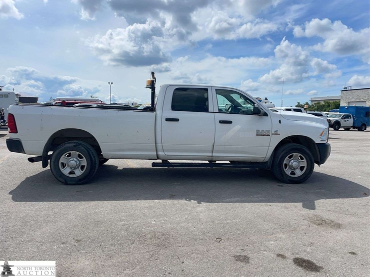 2016-dodge-3500-image-4