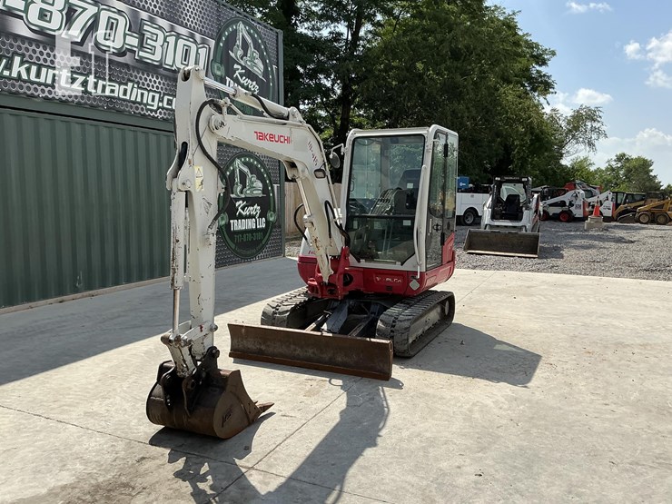2020-takeuchi-tb240-image-8
