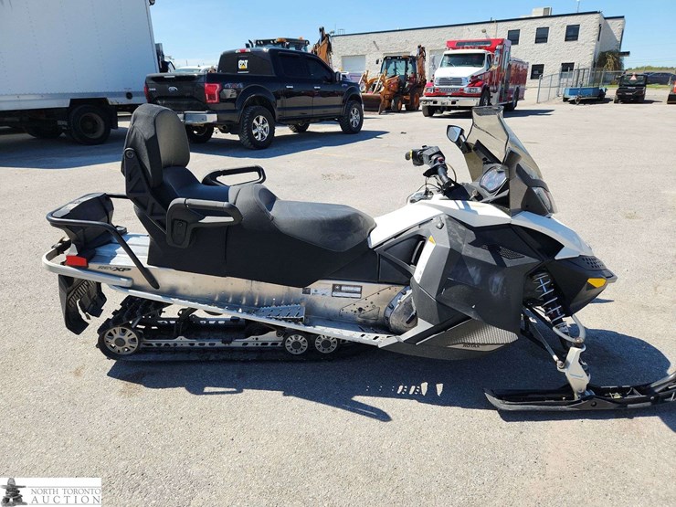 2014-grand-touring-sport-ski-doo-2014-ski-doo-grand-touring-sport-image-4