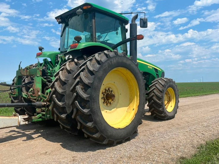 john-deere-8330-image-10