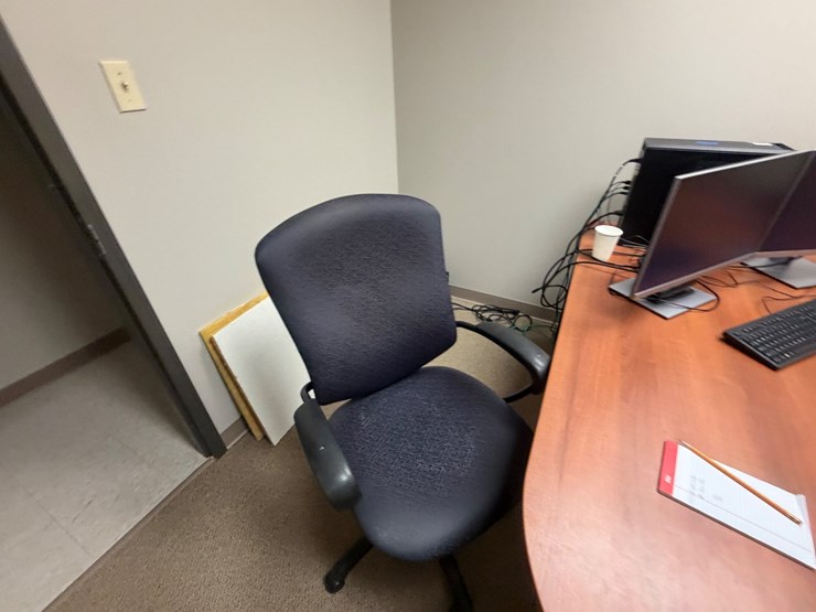 #3542-•-lot-of-office-furniture-|-located-in-st.-rose,-la-image-8