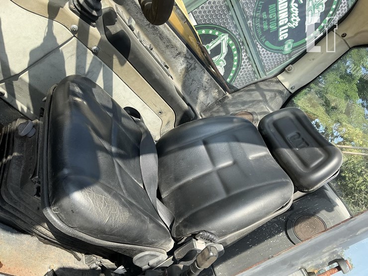 2010-caterpillar-th406-image-8