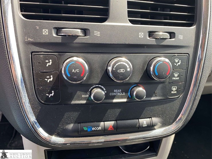 2017-dodge-grand-caravan-sxt-image-15